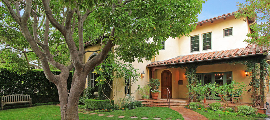 Santa Monica home for sale at 247 14th Street by top-selling realtor Julie Ellis Lovett.Santa Monica Home For Sale