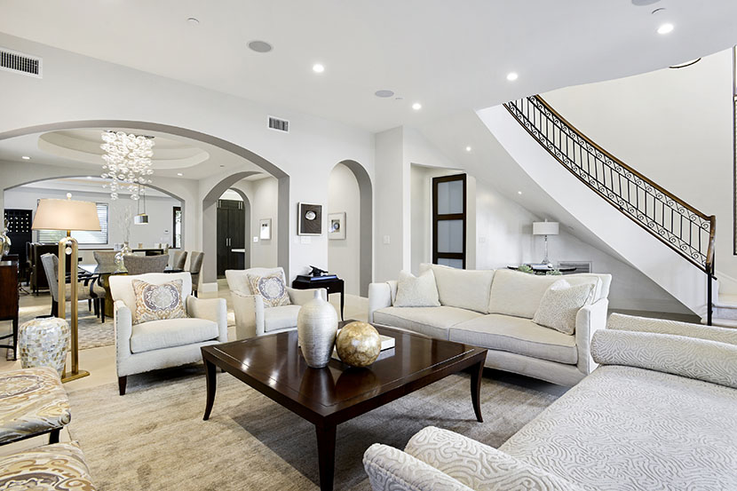 4 Bed + 4.5 Bath Luxurious Brentwood Townhome